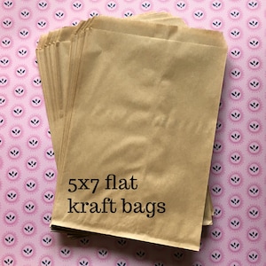 Kraft Paper Bags (50) - mittelgroße flache Warentaschen 13x18. Produktverpackungen, Ladenbedarf . rustikale hochzeit zubehör . mini Leckerlibeutel