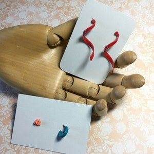 Tarjetas de pendientes pequeñas, aglomerado blanco (50), tarjetas de exhibición de joyas/productos de 2"x 3" pendientes en blanco soporte de pendientes pendientes de cartón colgantes