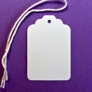 Etichette per capesante (50) - grandi etichette bianche per bagagli vuote, spago per panettieri, etichette prezzo/prodotto, forniture per negozi al dettaglio, etichette regalo, articoli di carta