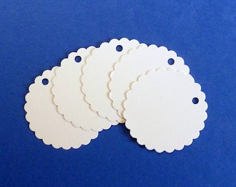 50 etiquetas blancas etiquetas redondas festoneadas etiquetas de regalo etiquetas de precio etiquetas en blanco con cordel El vendedor de Etsy suministra etiquetas de productos etiquetas circulares elegantes diy