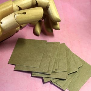 Tarjetas cuadradas de aglomerado Kraft (50): tarjetas en blanco ligeras de 2,5", suministros para artes y manualidades, tarjetas planas con esquinas redondeadas/cuadradas