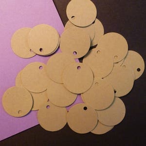 Mini etiquetas Kraft (100) - redondas de uma polegada. etiquetas em branco com laços de barbante de padeiro. etiquetas de joias, etiquetas de preços, etiquetas de produtos. suprimentos comerciais