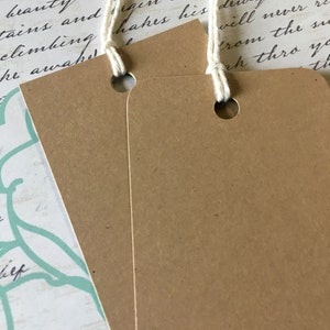 50 grandi etichette Kraft. rettangoli vuoti da 2"x4" con angoli quadrati o arrotondati. etichette oversize per abbigliamento, prezzi dei prodotti. etichette rustiche