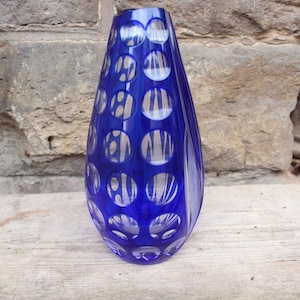 Vaso in vetro incamiciato, lente d&#39;ingrandimento in cristallo al piombo al 24% e taglio dentellato, fatto a mano in Boemia, metà anni &#39;60-&#39;70.