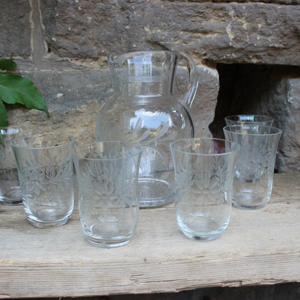 7-piece juice set jug 1.5 l and 6 drinking glasses cut flower decoration glass vintage 50s GDR