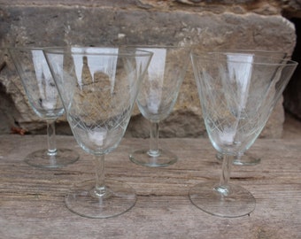 Set of 5 wine glasses aperitif glasses wine glasses cut glass stripes dots 50s 60s DDR GDR