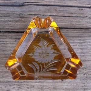 Cenicero pequeño tallado a mano de cristal de plomo Haida Bohemia de los años 20 y 30 Art Déco