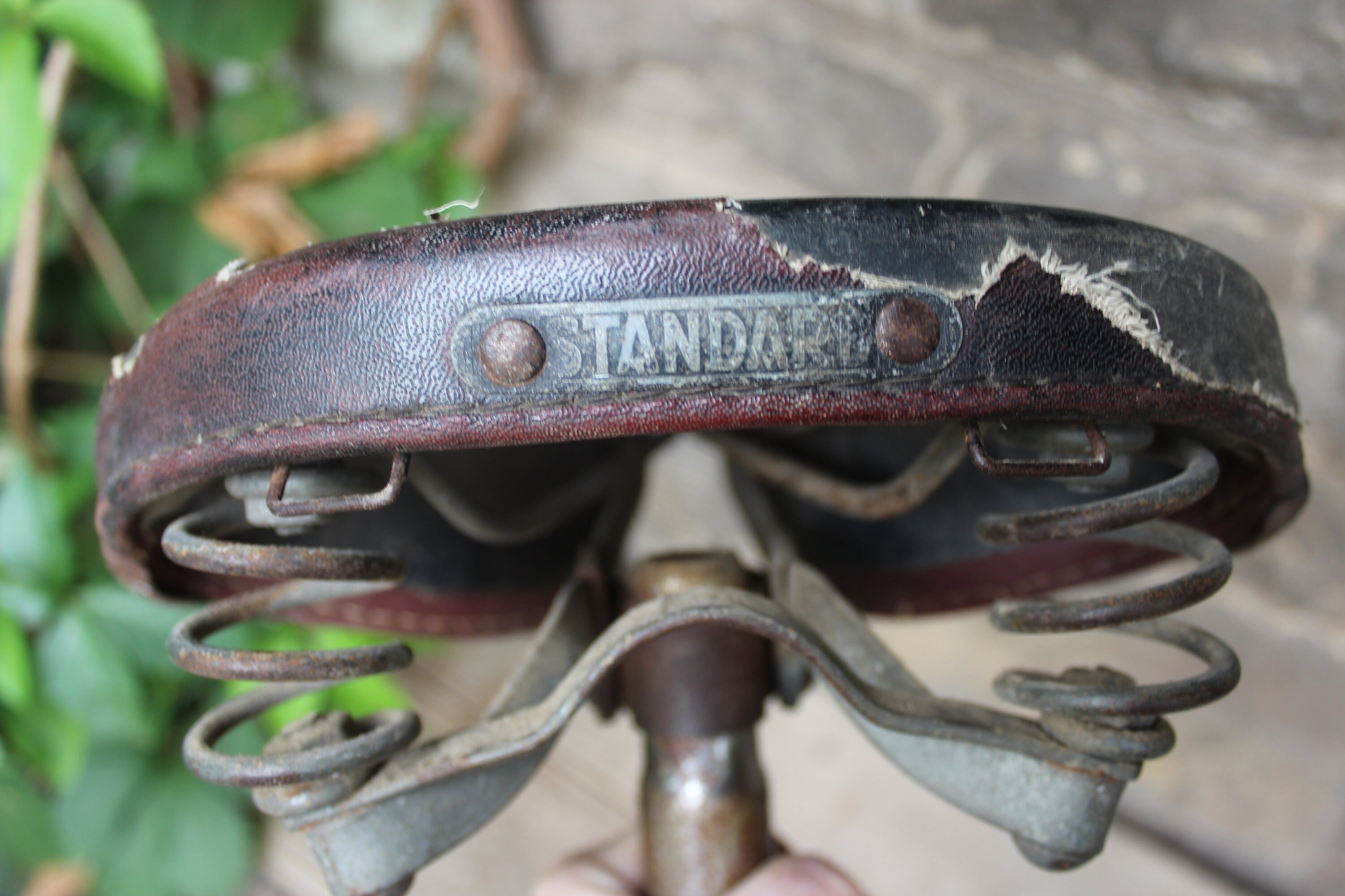 Ancienne selle de vélo (Gebraucht) in Les Bayards für CHF 10 – mit