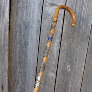 Ladies&#39; wooden walking stick with 5 nails, souvenir from the Sauerland region of the 1950s and 1960s, West Germany