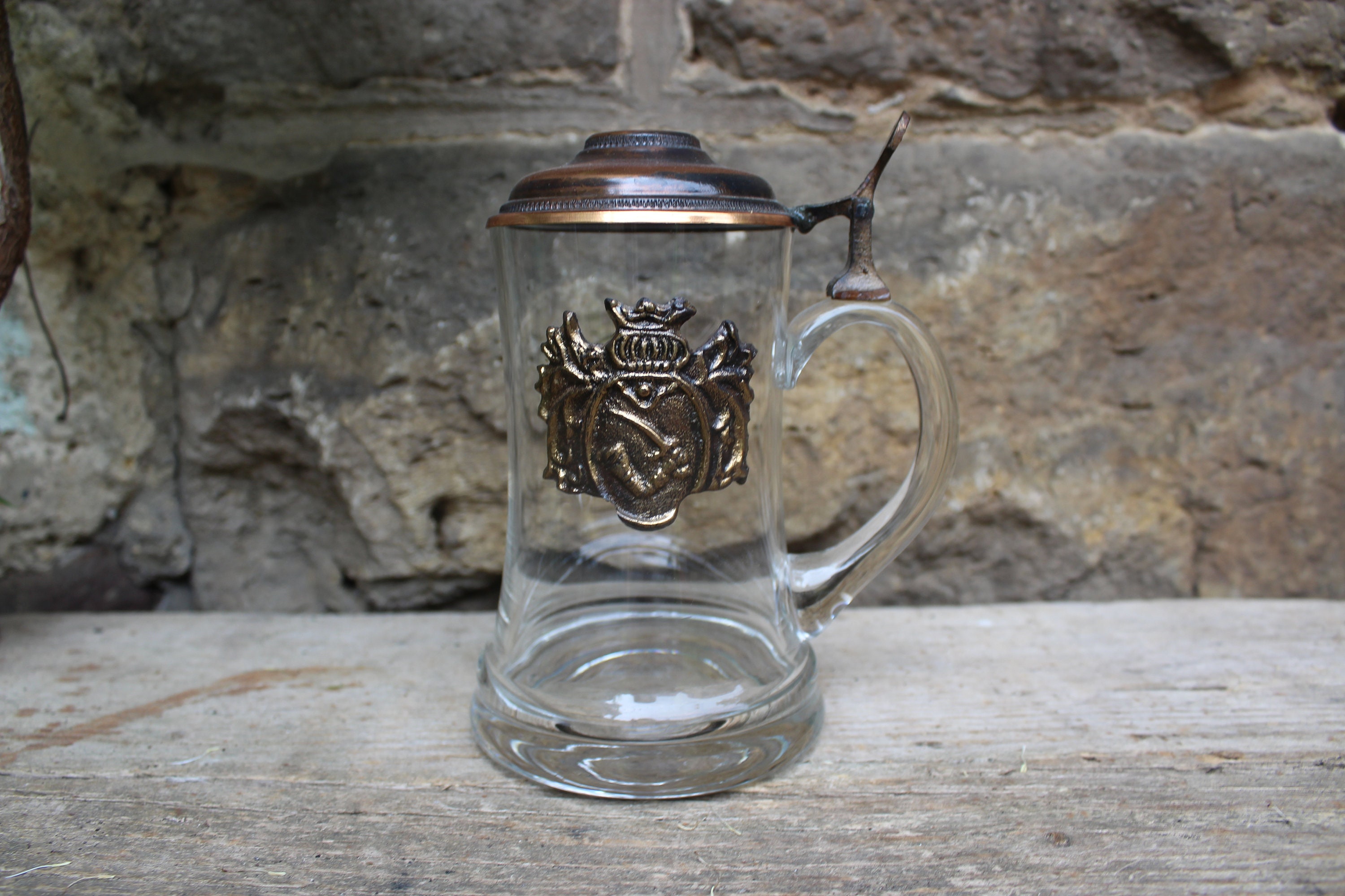 Jarra de cerveza de cristal jarra de cerveza de 0,35 l con tapa de color  cobre y escudo de armas vintage -  España