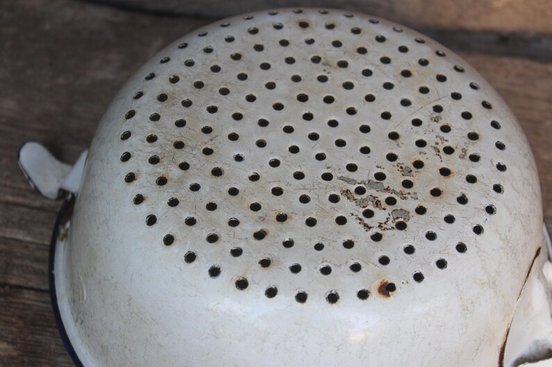 Rusty Colander Vintage Enamel Sieve, Strainer, Kitchen Decoration - Etsy