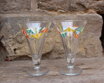 2er Set Eisbecher mit Sonnenschirm Motiven / Pressglas 80er Jahre