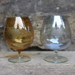 2 Cognac Glasses Cognac Snifter Smoked Glass Amber Grapes Motif Lauscha 60s 70s DDR GDR
