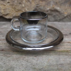Taza de espresso con platillo / borde plateado / cristal Bormioli Rocco / Vitrosax Italia años 70 y 80
