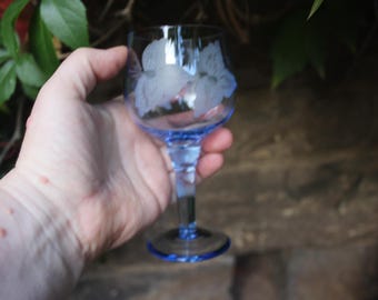 ワイングラス4個セット、白ワイングラス、ブルー、花飾り付き