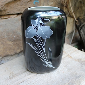 Black vase with floral decoration / Scherzer Bavaria Porcelain / Vintage 80s