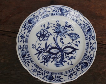 Onion pattern cake plate with signs of wear, dessert plate, breakfast plate, porcelain, 80s 90s, Germany