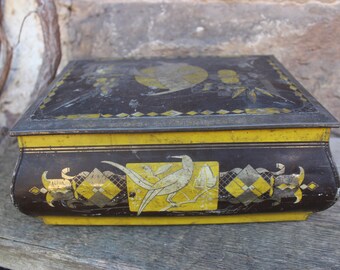 Art Deco tin box/treasure chest with bird motif, 1930s/40s