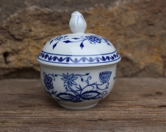 Sugar bowl, onion pattern, Kahla and Triptis porcelain, GDR