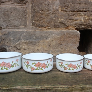 4 pcs. Enamel Bowl Set Flower Decor Country House Kitchen Vintage DDR