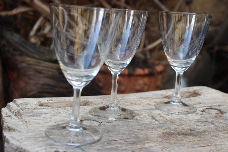 5 wine glasses etched glass 50s GDR GDR