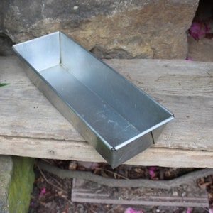 King cake pan loaf pan baking pan aluminum 50s 60s GDR