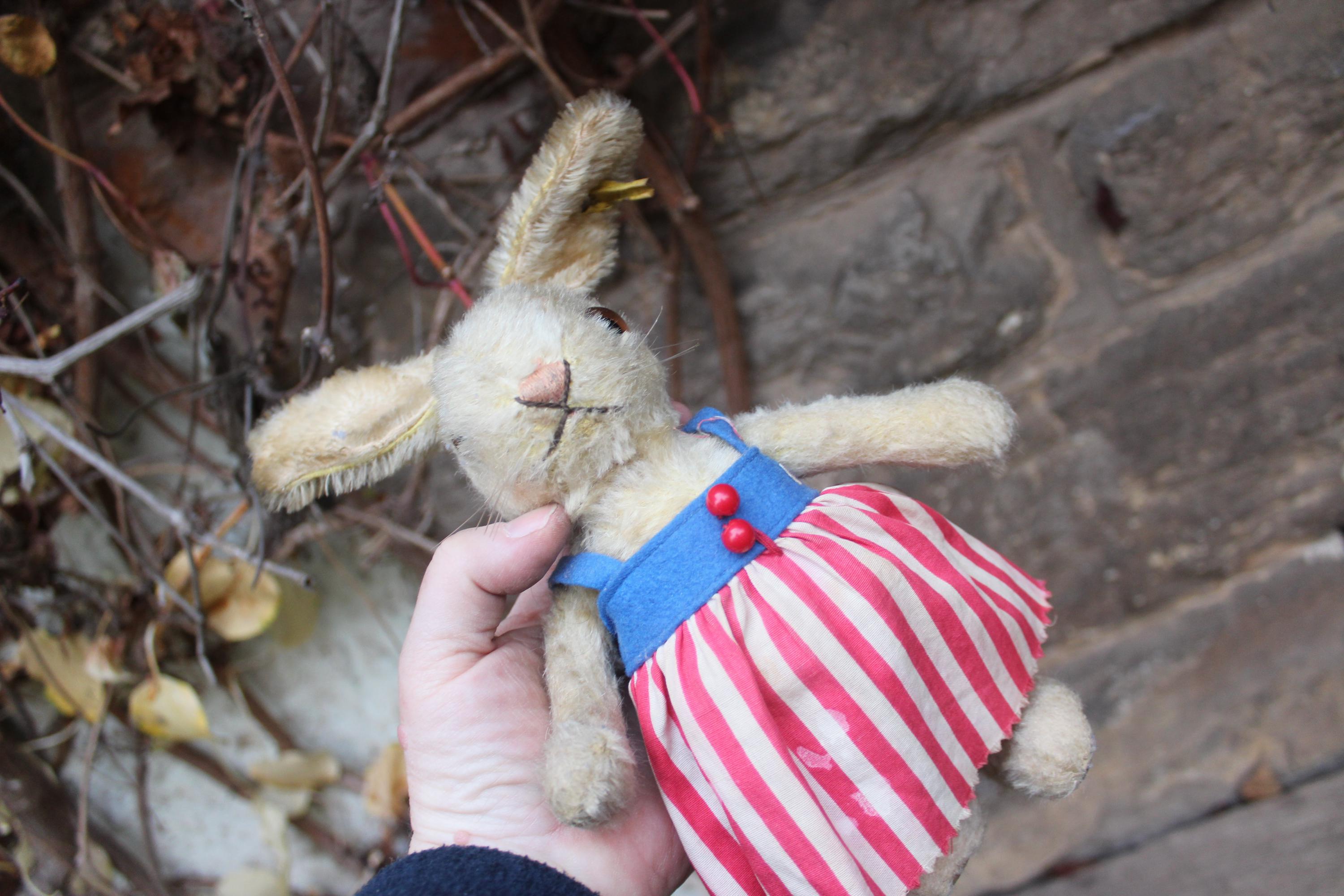 Rare STEIFF Bunny Girl Yella With Button and Tag, Original Dress