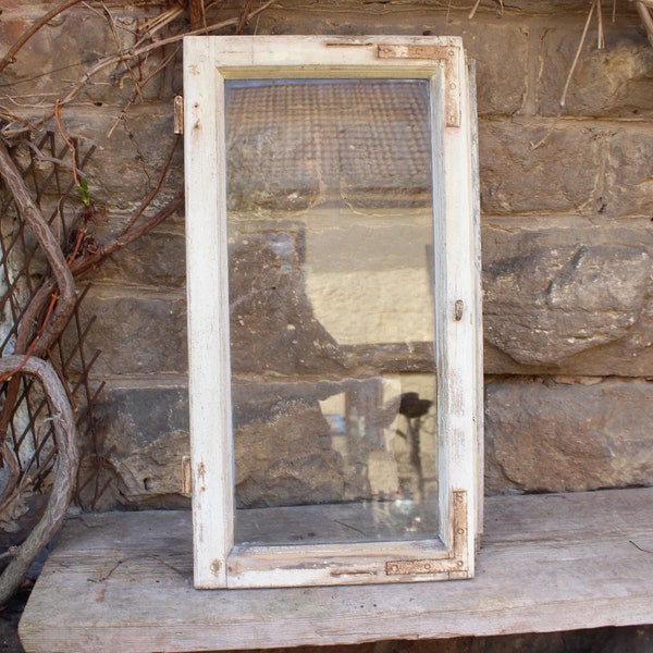 uraltes Fenster mit Glas / shabby Dekoration / Vintage / Originallack