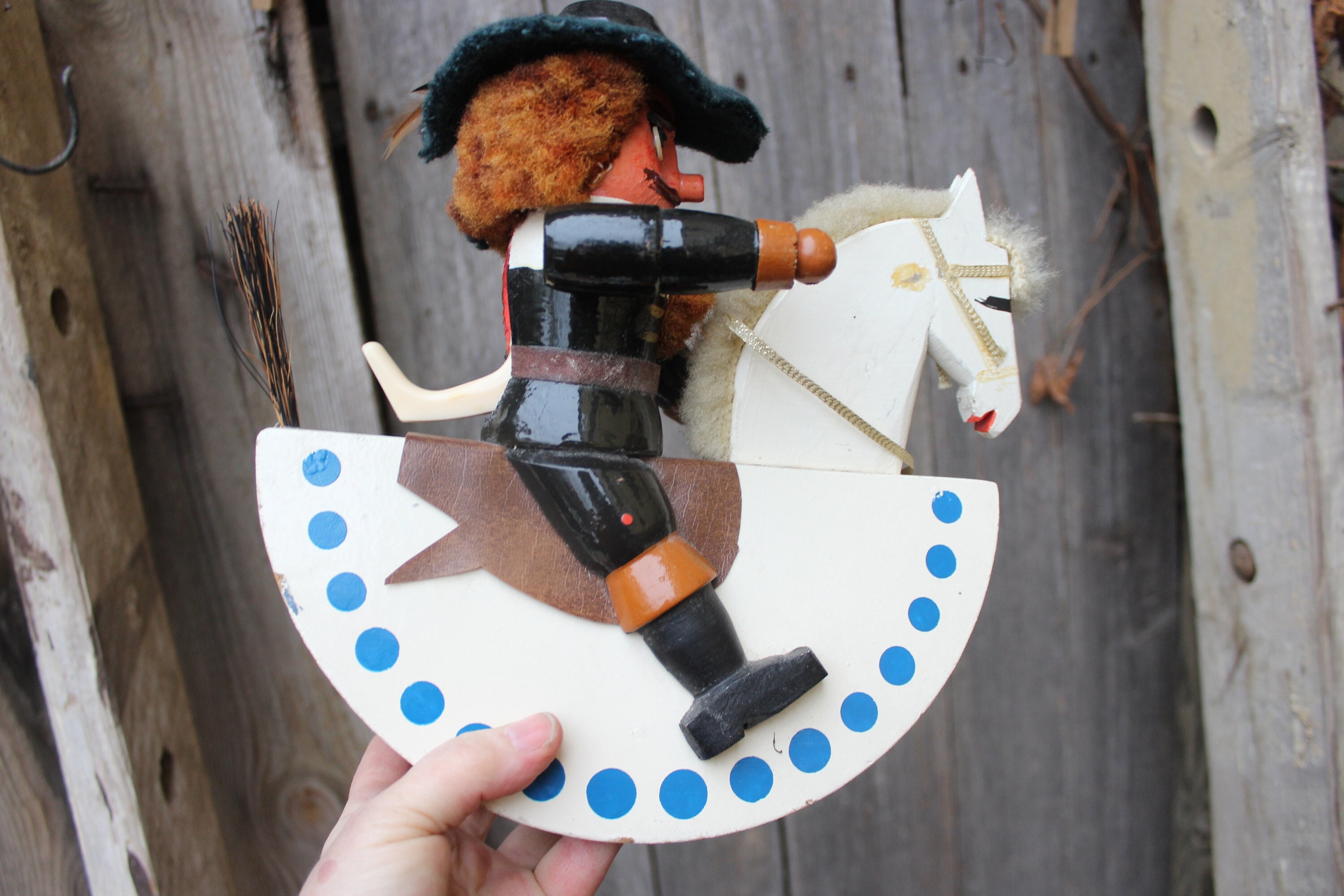 くるみ割り人形（揺り木馬）装飾フィギュア 木製 エルツ山地