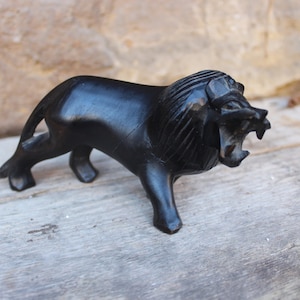 carved lion big cat wooden figure wood carving woodcraft arts and crafts ebony 60s 70s