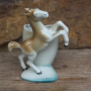 Horse with vase porcelain collector decoration display case Wagner & Apel Thuringia 50s GDR