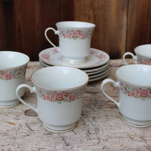 5 coffee sets coffee cups flowers carnations vintage shabby Made in China 70s