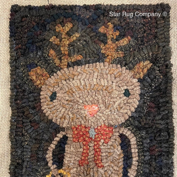 Star Rug Company ~ Little Reindeer primitive rug hooking pattern