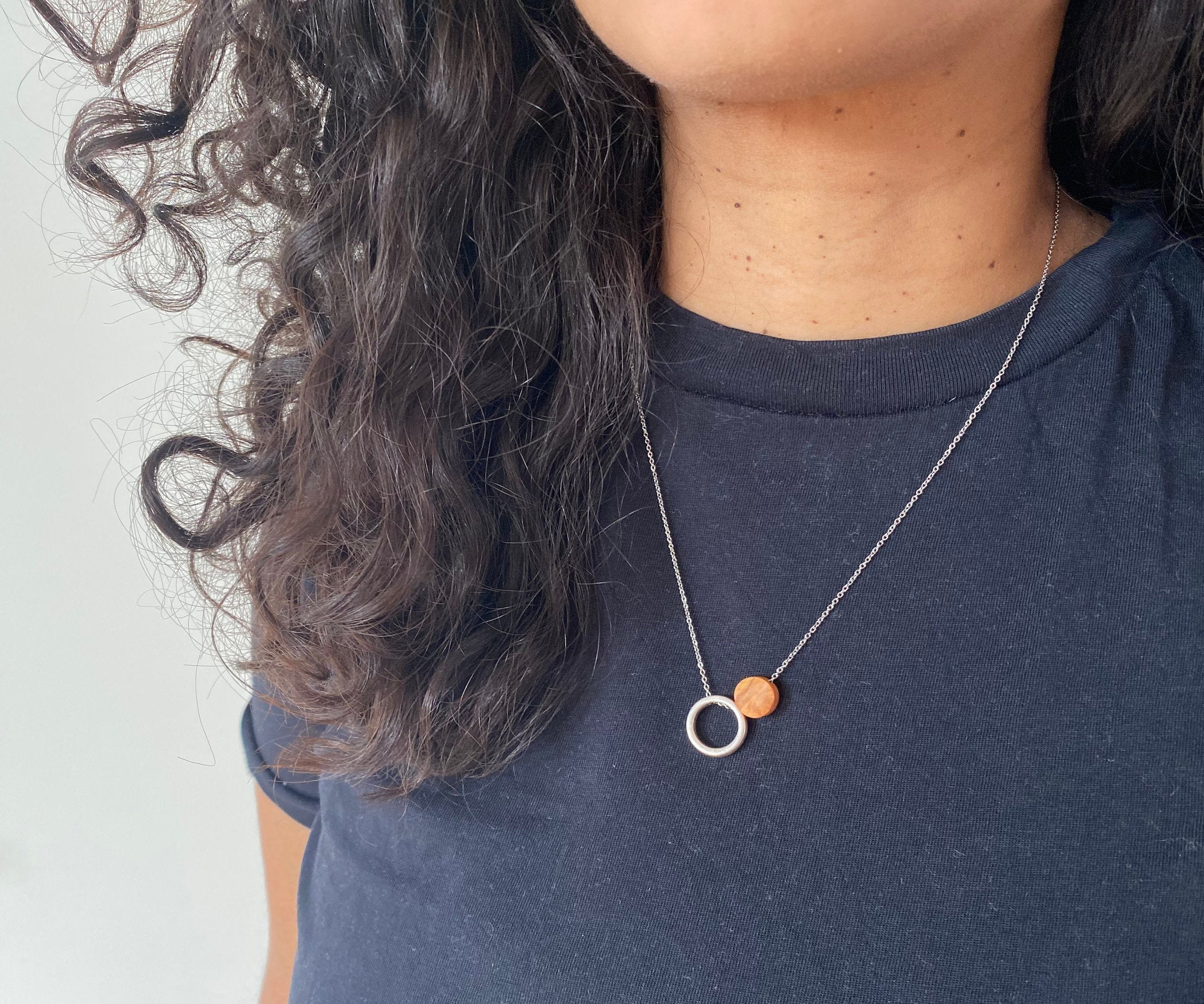 Necklace short circle & olive wood silver