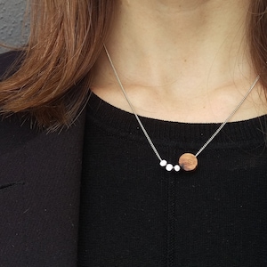 Kurze Kette Olivenholz 3 silberne Elemente