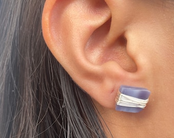 Mosaic stud earrings / silver/gold