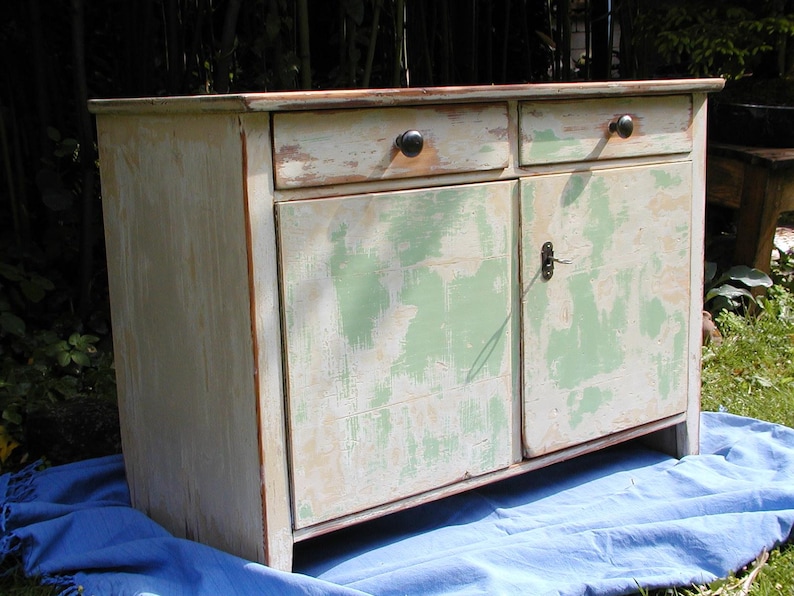 Shabby chest of drawers from the 40s image 2