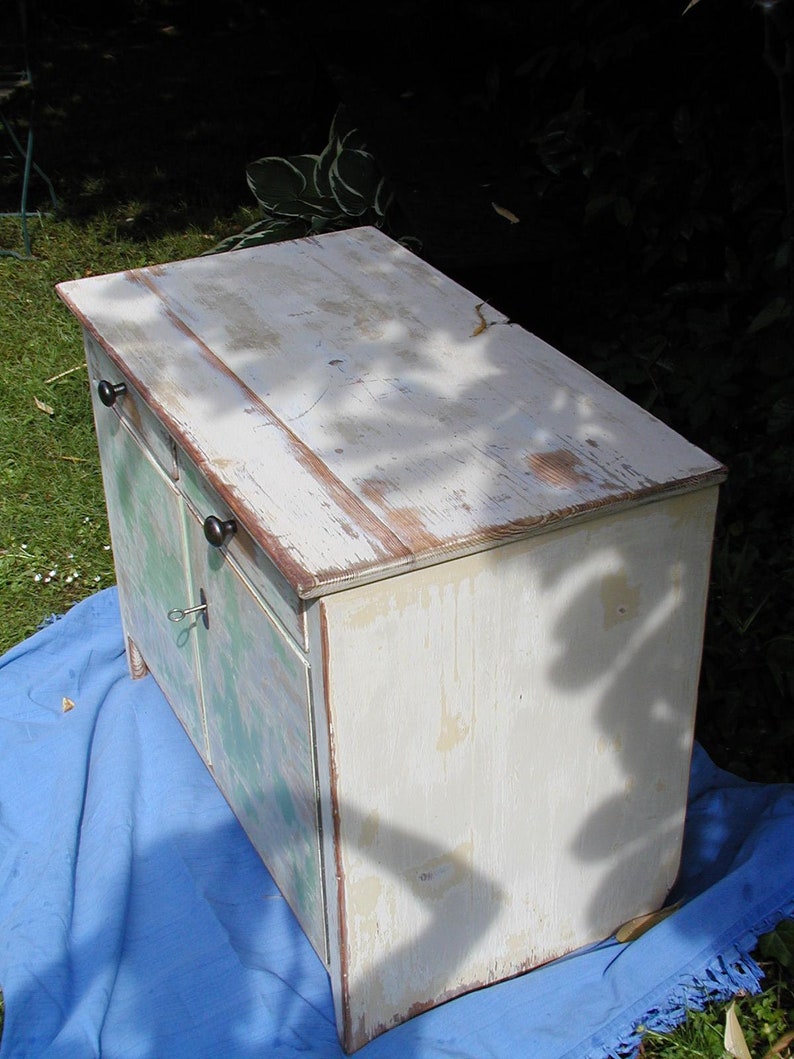 Shabby chest of drawers from the 40s image 4