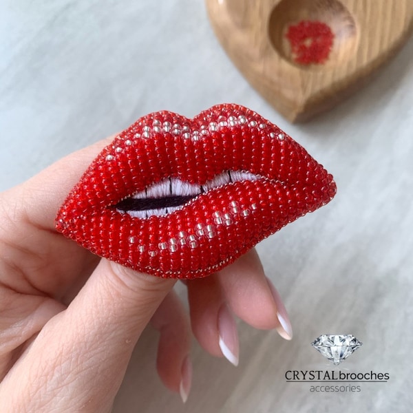 Red pink beaded brooch lips, jewelry,brooch lips kisses, bright red color, stones jewelry,beaded lips,embroidery beaded