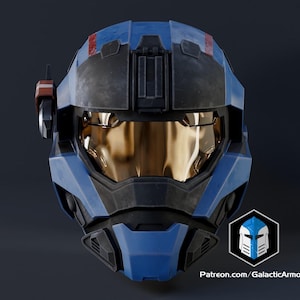 Puede incluir: Un casco futurista azul y negro con una visera dorada. El casco tiene detalles en rojo y un dispositivo de comunicación en el lateral. El diseño incluye un logotipo y el texto "Patreon.com/GalacticArmory".