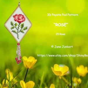 Könnte beinhalten: Ein 3D-Peyote-Pod-Muster für eine Perlenrose mit 25 Reihen. Das Muster heißt "ROSE" und stammt von Jane Junkert. Die Website-Adresse lautet https://www.etsy.com/shop/ShinyBeadArt.