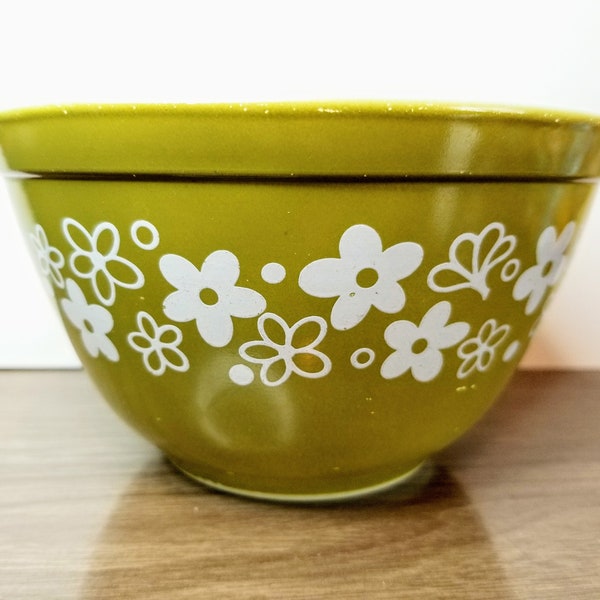Vintage Spring Blossom Green Pyrex 401 Mixing Bowl, 1970s Crazy Daisy Pattern with Large Flowers, Replacement Mixing Bowl for Set