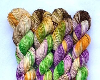 Calderone - Varietà di colori di Halloween - Matassa da 50 g - Tinto a mano - 75/25 Merino/Nylon - O Scintillante - Filato per calzini - 212 m