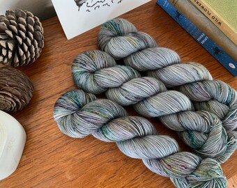 Hibernate - BFL hand dyed yarn - Bluefaced Leicester Nylon high twist - grey green burgundy brown speckled