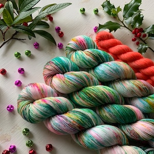 Christmas Lights - Hand Dyed sock set - superwash merino nylon 4 ply fingering weight sock yarn - green pink