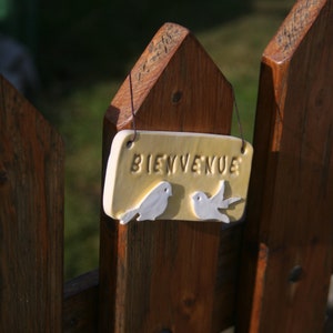 Small message sign for the garden in white sandstone