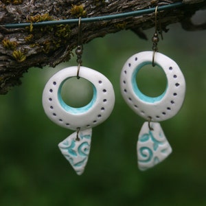Long, geometrically shaped, long earrings