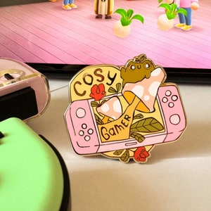 Gemütliche Gamer EMAILLE PIN - Anstecknadel, Anstecknadel, harte Emaille, Bücherwurm, Bücherwurm, Bücherwurm, Bücherwurm, Bücherwurm