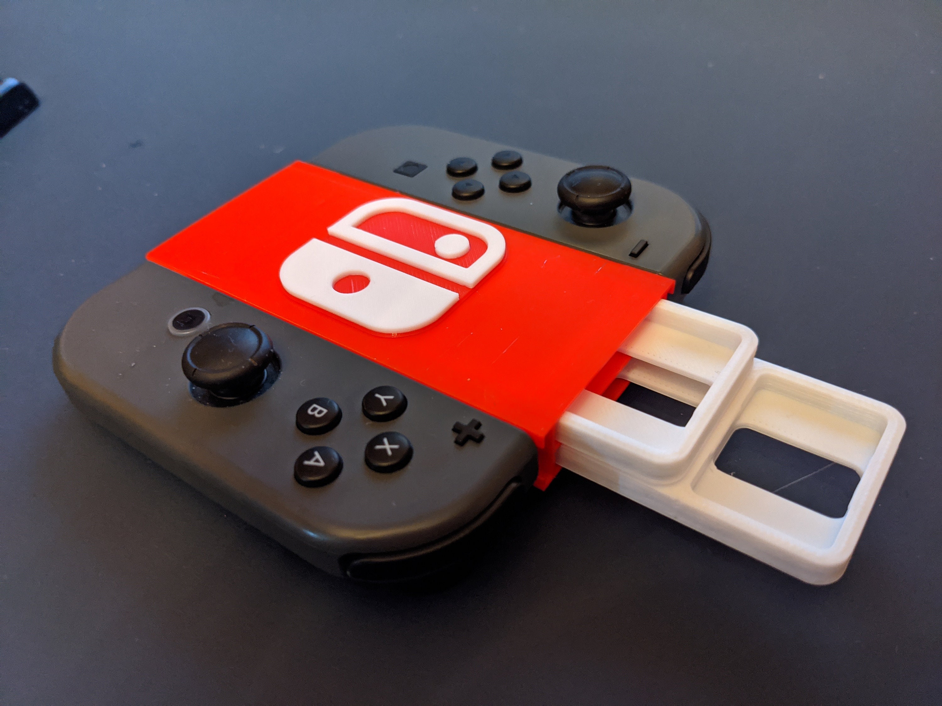 Joy-Con Grip - REFURBISHED