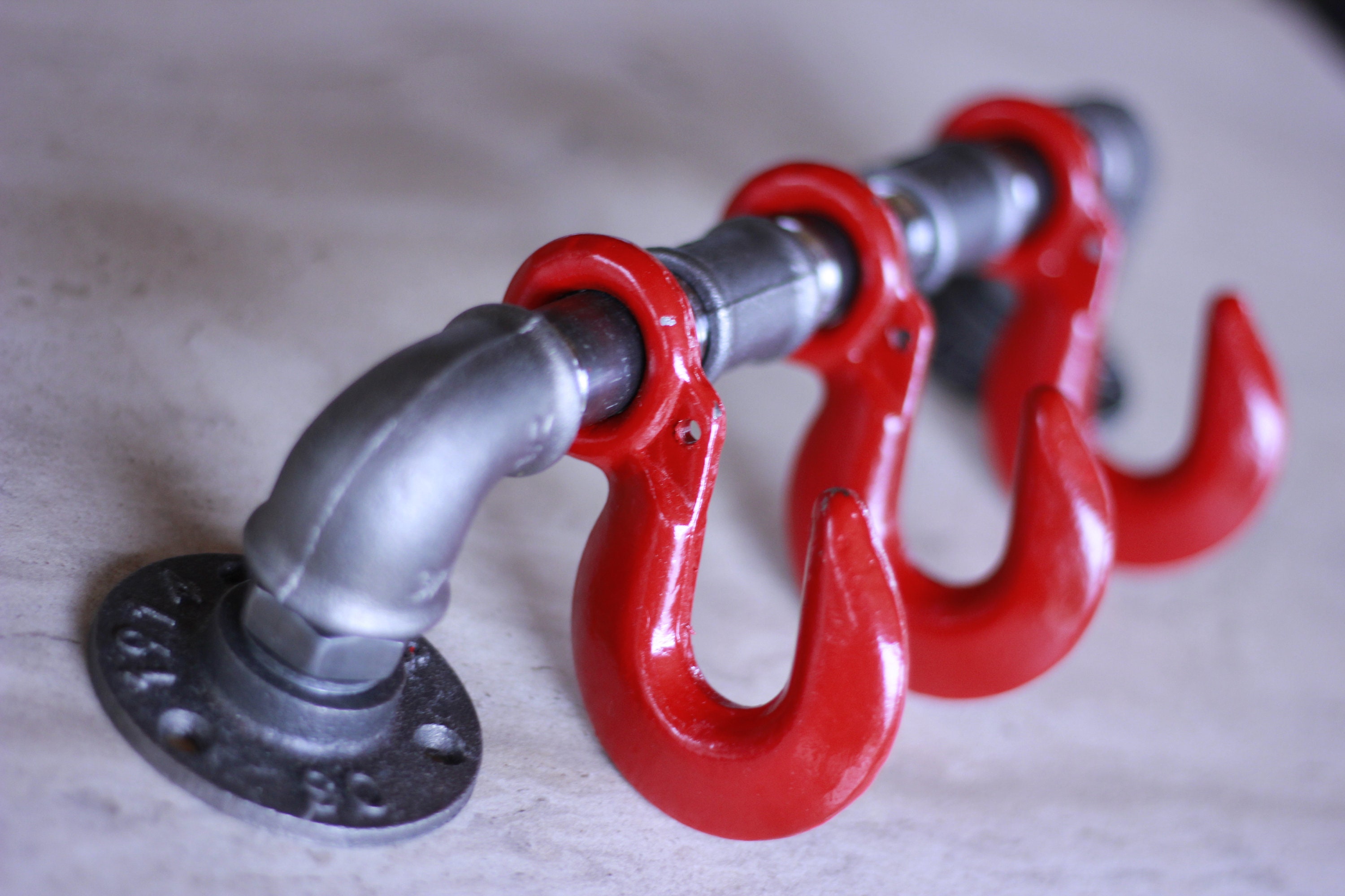 Porte-Manteau Triple à Rouge - Originale Style Industriel Porte Manteau Crochet Industriel de Manute